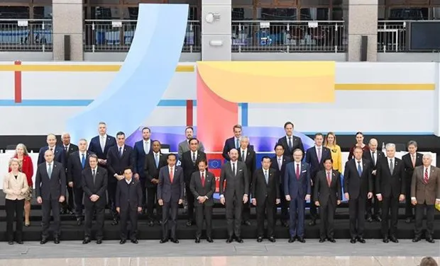 Leaders to the ASEAN-EU Commemorative Summit in a group photo. (Photo: VNA)