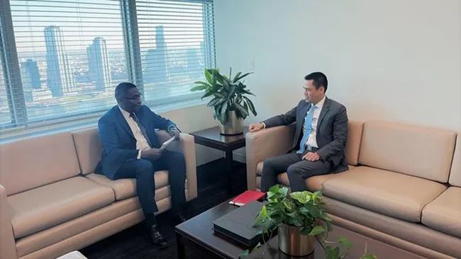 Ambassador Dang Hoang Giang, Permanent Representative of Vietnam to the UN and Special Adviser to the UN Secretary-General on Climate Action and Just Transition Selwin Hart (Photo: VNA)