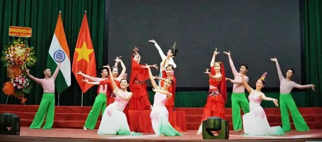 A dancing performance at an event held in Vietnam to mark the 50th anniversary of Vietnam - India diplomatic relations. (Illustrative photo: VNA)