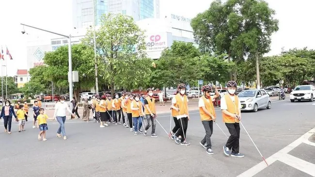 Blind people are instructed to use the white canes.