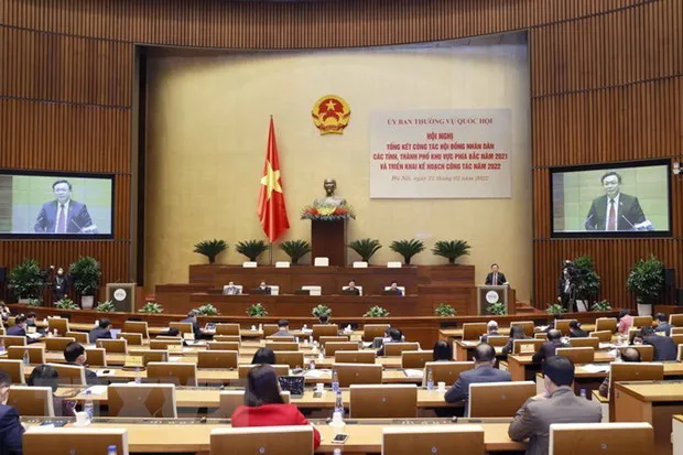 NA Chairman Vuong Dinh Hue speaks at the meeting. (Photo: VNA)