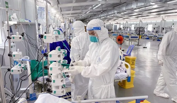 Medical workers at a COVID-19 treatment establishment (Photo: VNA)