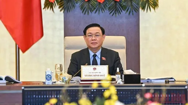 NA Chairman Vuong Dinh Hue speaks at the closing session (Photo: NDO)