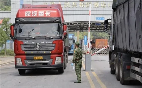 Chi Ma border gate which provides custom clearance for containers to export goods to China. (Photo: VNA)