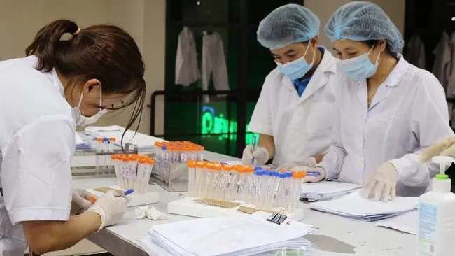 Vietnam records 108,979 new COVID-19 on March 25. (Photo via NDO)