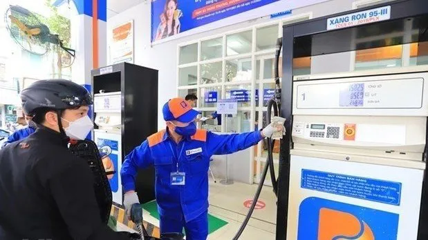 A commuter has his motorbike refilled at a gas station of Petrolimex. (Photo: VNA)