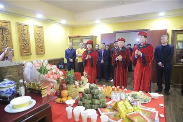 The Vietnamese community in Russia commemorate the death anniversary of Hung Kings. (Photo: VNA)