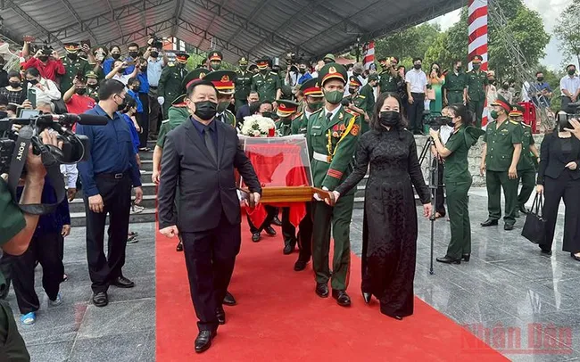 The ceremony attended by Secretary of the Party Central Committee (PCC) and Head of the PCC’s Commission for Information and Education Nguyen Trong Nghia and Vice President Vo Thi Anh Xuan.