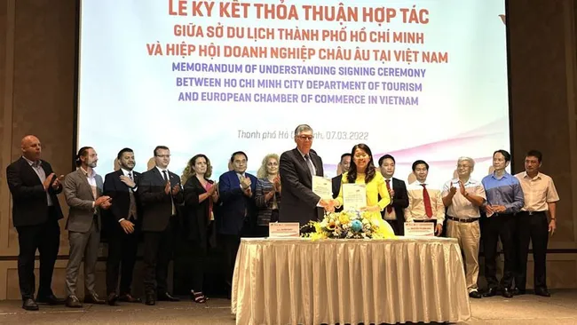 The signing ceremony between Ho Chi Minh City's Department of Tourism and EuroCham.
