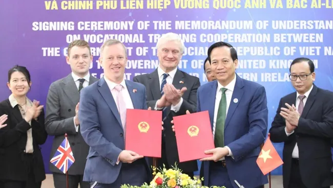 At the signing ceremony. (Photo:VNA)