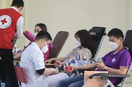 Blood donators at the festival in Hanoi's Thanh Tri district on April 3. (Photo: VNA)