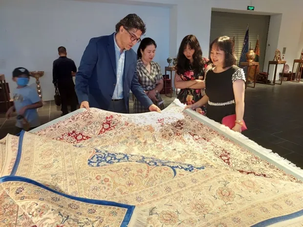 Traditional carpets displayed at the exhibition.  (Photo: VNA)