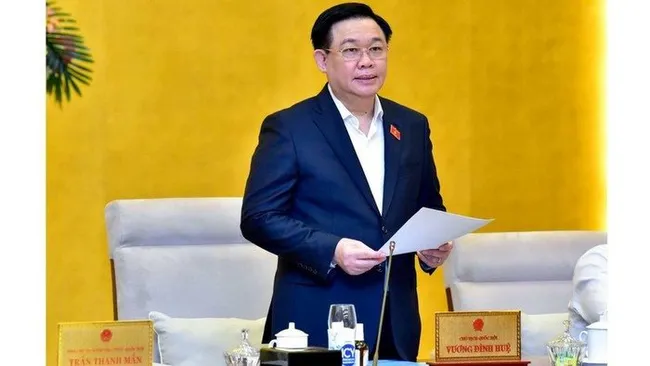 NA Chairman Vuong Dinh Hue makes opening remarks. (Photo: NDO)