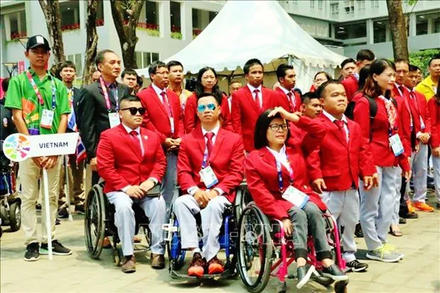 Vietnamese athletes attend the flag hoisting ceremony of the 9th ASEAN Para Games in Malaysia in 2017. (File photo: VNA)