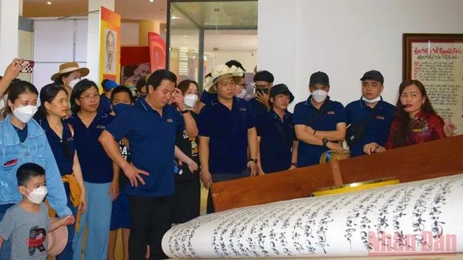 Visitors to Quang Binh Provincial Museum (Photo: NDO)