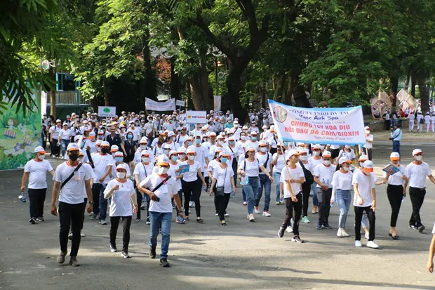 Over 5,000 people walk for AO victims in HCM City(Photo: VNA)