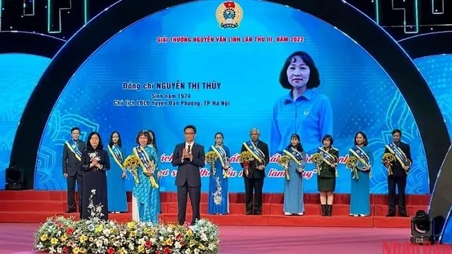 Outstanding trade union officials awarded at the ceremony.