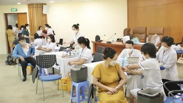 People are injected with COVID-19 vaccine in Hanoi on July 15. (Photo: VNA)