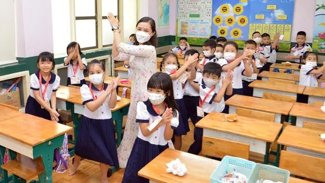 During these first two weeks, teachers focus on helping pupils familiarize themselves with the study routine and some skills. (Photo: SGGP)