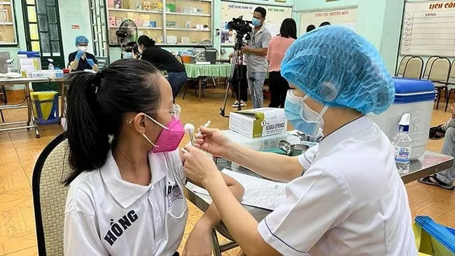 A kid in Ho Chi Minh City is vaccinated against COVID-19.