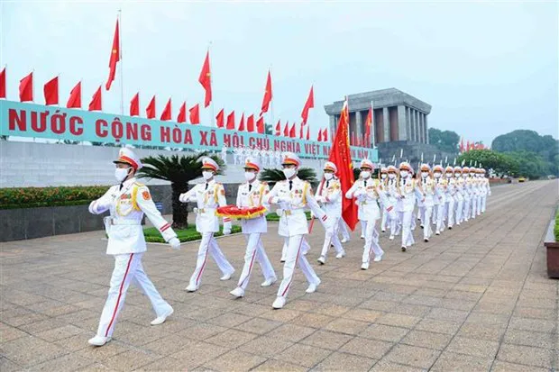 At flag hoisting ceremony in Hanoi (Photo: VNA)