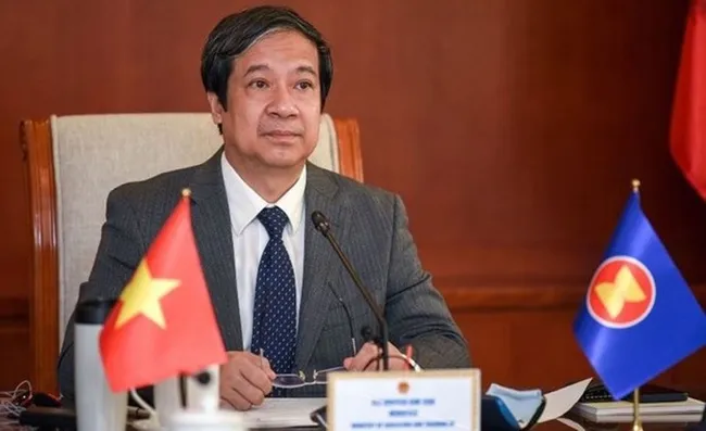 Minister of Education and Training Nguyen Kim Son delivers remarks at a hybrid roundtable for education ministers from ASEAN and China on August 23. (Photo: VNA)