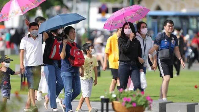 HCMC attracts numerous tourists during National Day holiday.