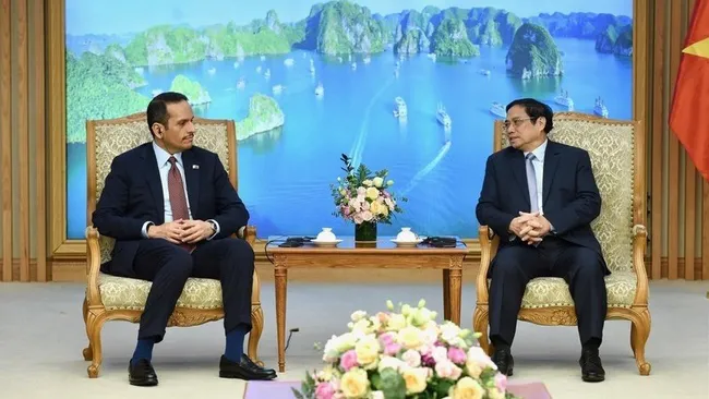 Prime Minister Pham Minh Chinh receives Qatari Deputy PM and Foreign Minister Qatar Sheikh Mohammed bin Abdulrahman Al-Thani. (Photo: Tran Hai)