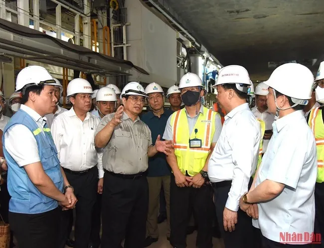 Prime Minister Pham Minh Chinh inspects underground Terminal S9 on Kim Ma street (Photo: Tran Hai)