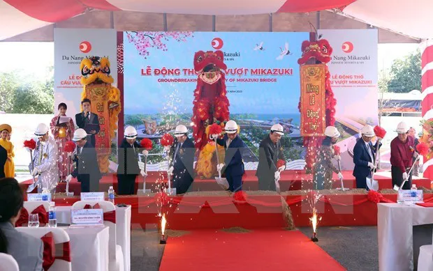 Mikazuki Hotel Group of Japan holds a groundbreaking ceremony on January 15 for an overpass in Da Nang city (Photo: VNA)
