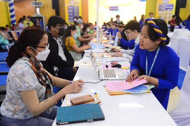 People book Tet tours (Photo: tuoitre.vn)