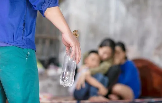 Joining hands to fight violence against women and girls (Photo: VNA)