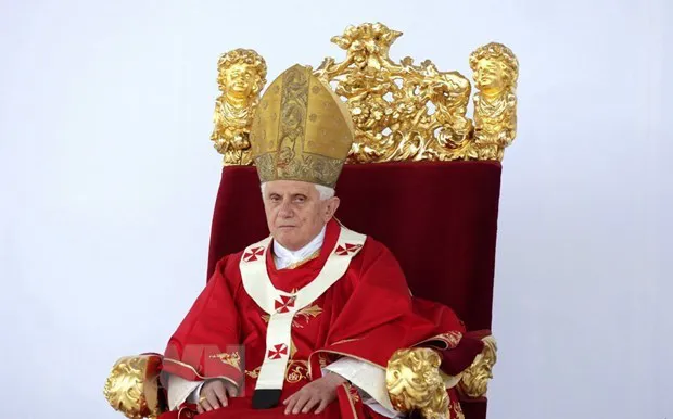 Pope Emeritus Benedict XVI attends an outdoor mass in Stara Boleslav, north of Prague, the Czech Republic on September 28, 2009. (Photo: AFP/VNA)
