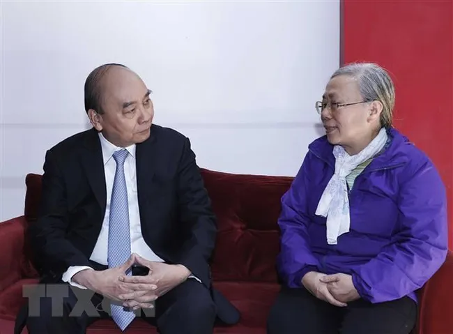 President Nguyen Xuan Phuc visits the family of the late President Ton Duc Thang. (Photo: VNA)