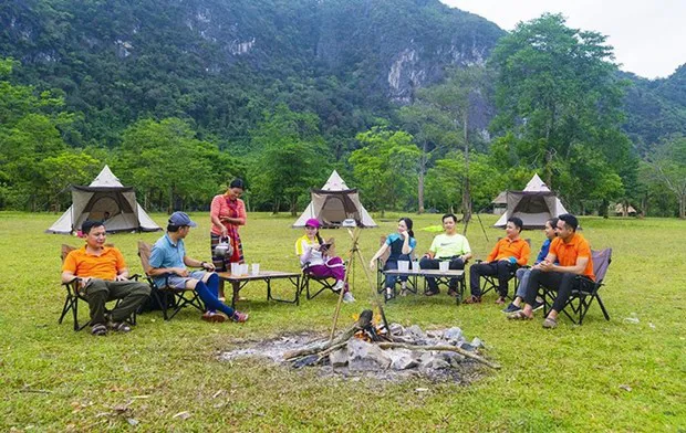 Tours to historical sites and experience culture of ethnic minorities on the legendary Truong Son-Ho Chi Minh Trail are also typical tourism products of Quang Binh (Photo: nhandan.vn)