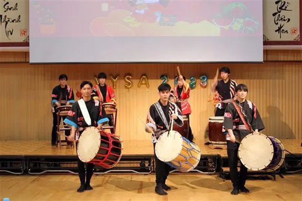 A drum performance at a get-together held by Vietnamese Youth and Student Association in Japan. (Photo: VNA)