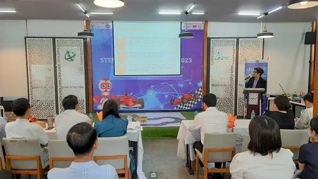 At the launch ceremony of the 7th STEM Robot Challenge.