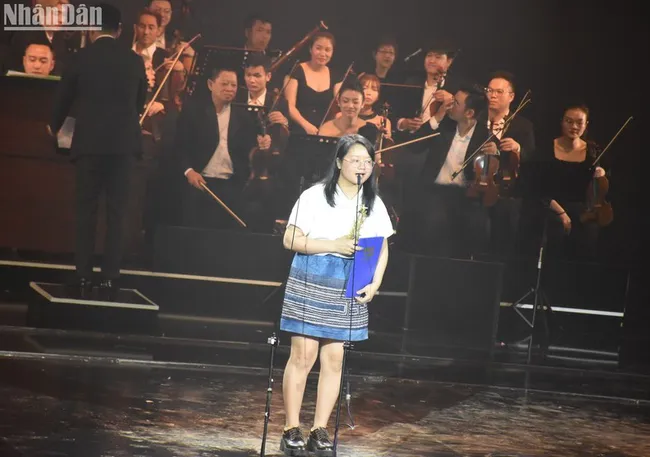 “Children in the Mist”, a documentary film directed by young Vietnamese director Ha Le Diem won the best Asian film. (Photo: Anh Dao)