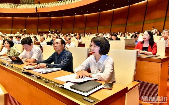 Deputies attend the 15th National Assembly’s plenary session on the morning of May 29.