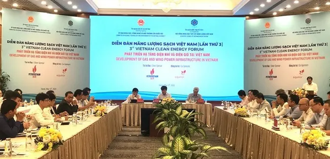 Delegates attend the forum.