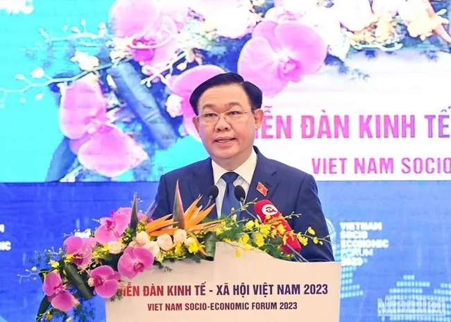 National Assembly Chairman Vuong Dinh Hue speaks at the event (Photo: Duy Linh)