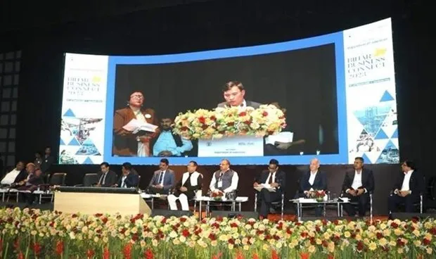 Vietnamese Trade Counsellor in India Bui Trung Thuong speaks at a discussion session on textiles. (Photo: VNA)