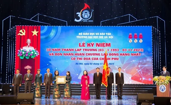 Hanoi Open University receives Labour Order