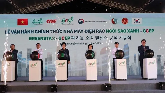 Delegates pressed the button to officially commence the factory’s operation.