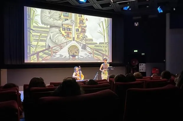 The film entitled “Once Upon a Bridge in Vietnam” is screened at Forum des Images movie theatre in Paris. (Photo: VNA)