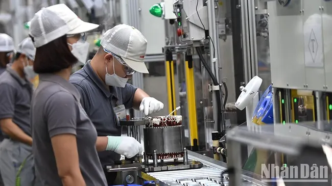 Employees working at an FDI factory in Dong Nai. (Photo: NDO)