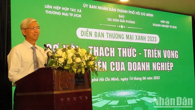 Vice Chairman of the Ho Chi Minh City People's Committee Vo Van Hoan delivers his speech at the event (Photo: SGGP)