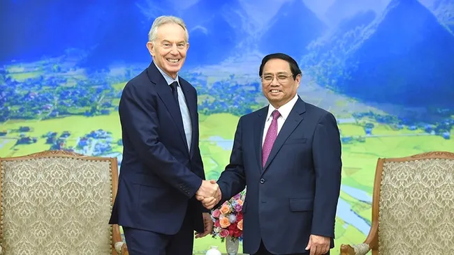 PM Pham Minh Chinh receives Tony Blair, former UK Prime Minister and Executive Chairman of the Tony Blair Institute for Global Change (TBI) (Photo: NDO)