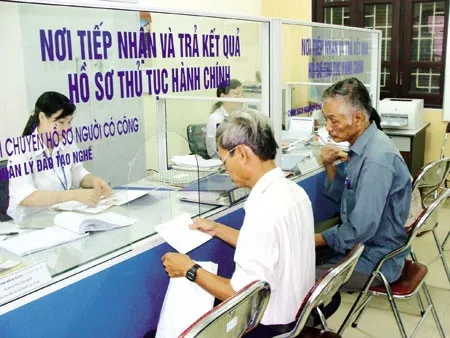 Deputy Prime Minister Tran Luu Quang says administrative regulations and procedures in investment and business should be simplified and reformed first. (Photo: VNA)