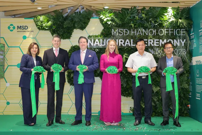 Delegates attended the ribbon cutting ceremony to celebrate the opening of MSD’s new office in Hanoi